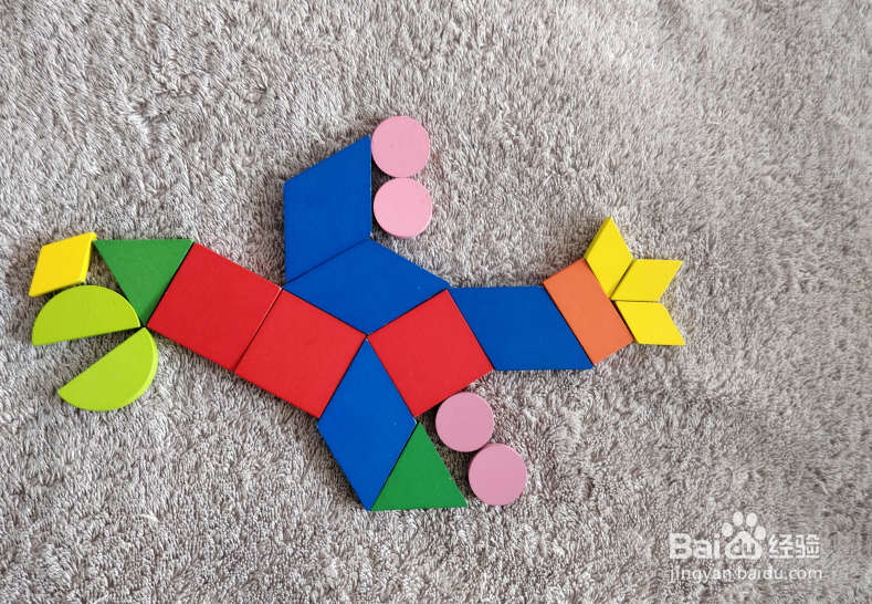 用蒙氏积木怎样拼一只飞翔的大鸟?