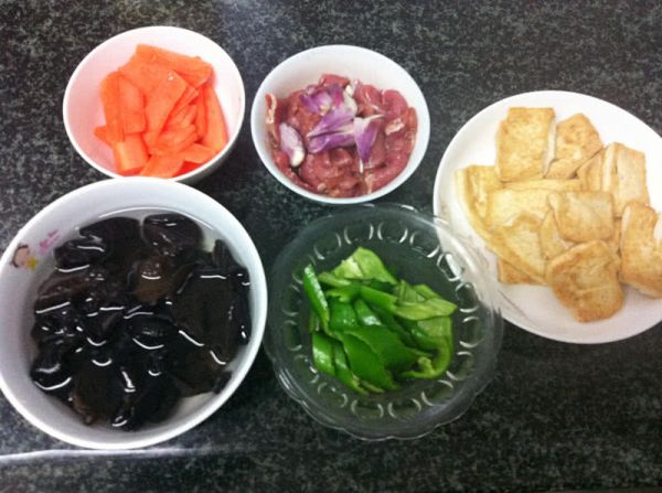 木耳辣椒烧豆腐