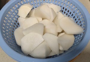 马桶盖--清汤萝卜牛腩