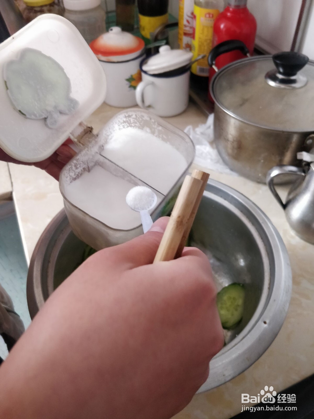 美味无比的凉拌黄瓜