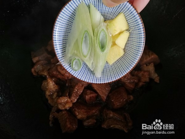 牛肉炖土豆的做法