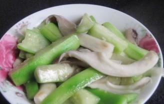 丝瓜条清炒蘑菇