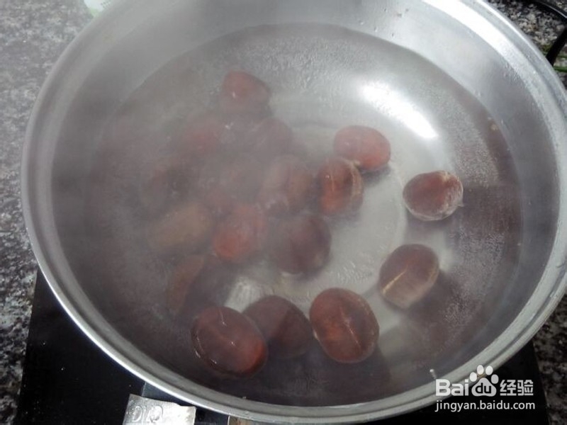 如何用电饭堡做山药栗子炖鸡