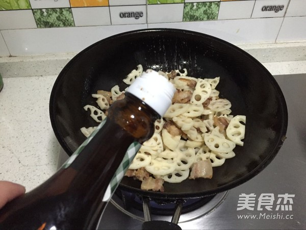 五花肉藕片小炒