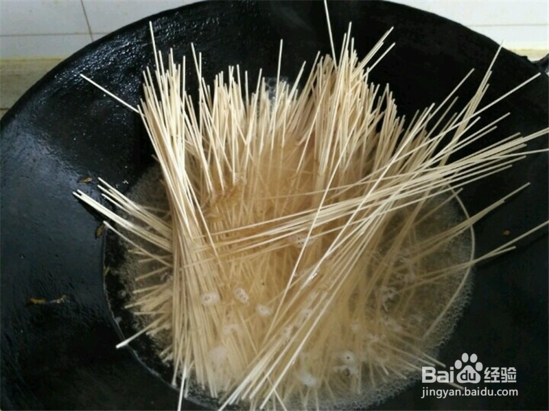 家常菜青椒肉丝面