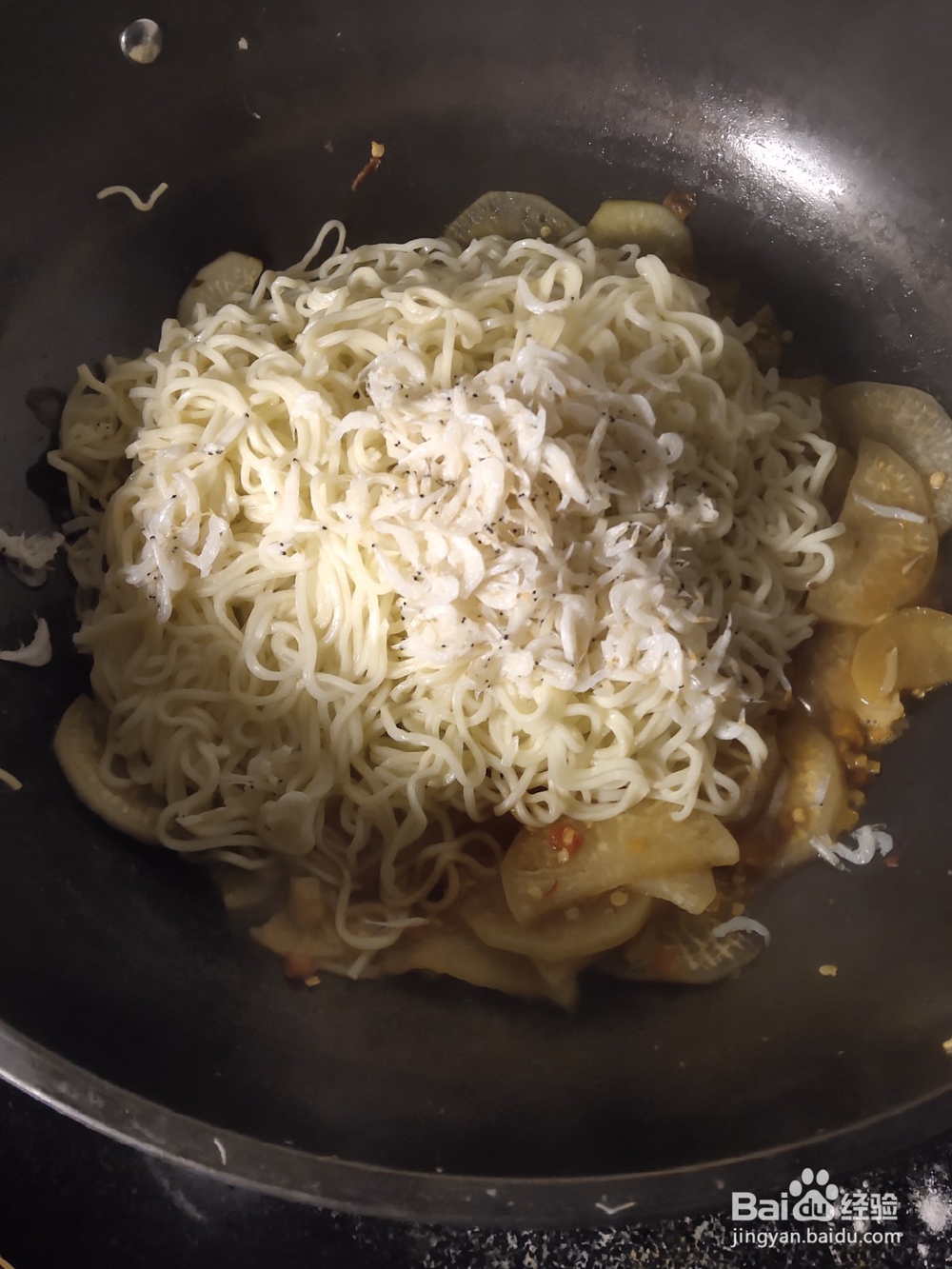 萝卜虾皮炒鸡蛋面