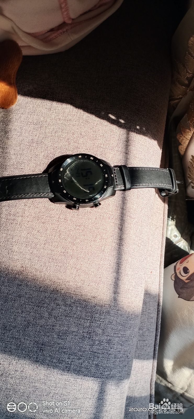 光动能手表怎么充电