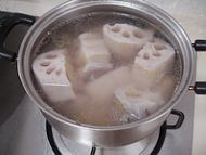怎样制作莲藕炖鸡汤
