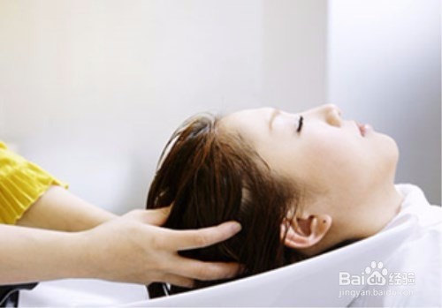 怎样使你的头发不再干枯和分叉