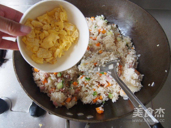 罗勒肠牛肉炒饭