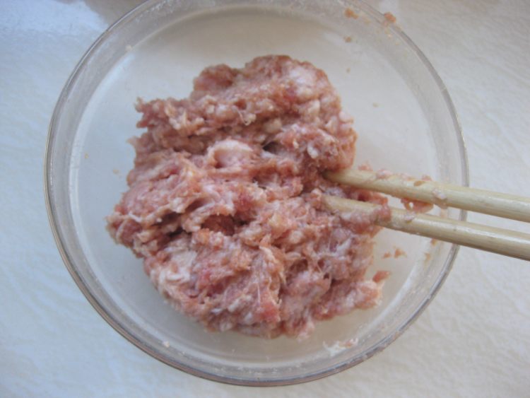 简单又美味的菠菜肉丸汤,看完你就知道!
