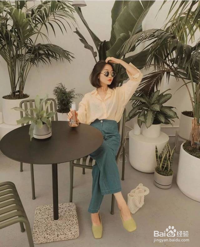 衬衫如何穿搭出淡雅美