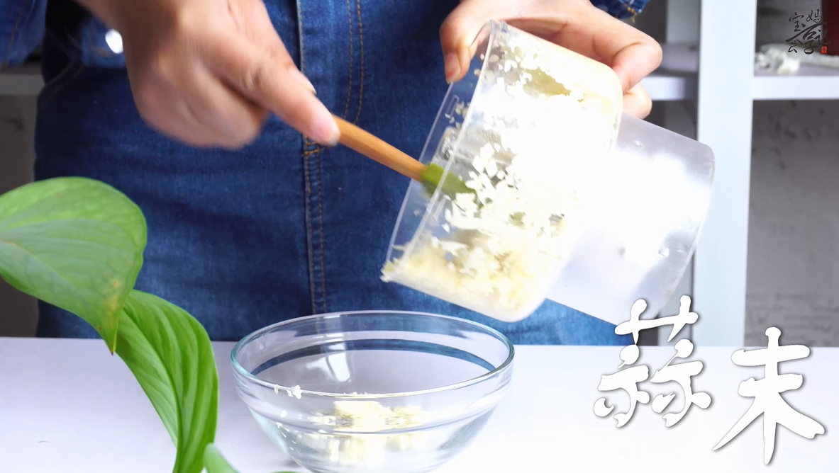 色香味俱佳的蒜蓉小龙虾，原来是这样做的啊！