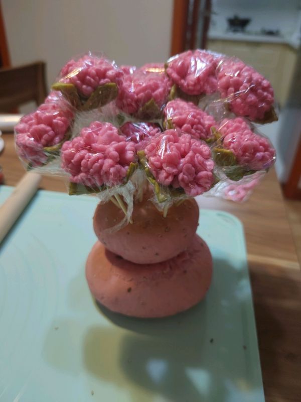 给婆婆做了一个康乃馨馒头花束