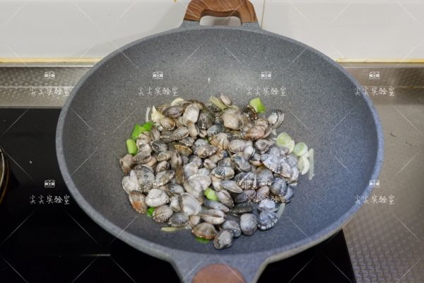 蒜蓉辣酱炒花蛤