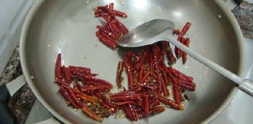 手把手教你做又麻又辣又香的水煮鱼