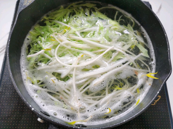 香蒜捞汁拌荞麦面