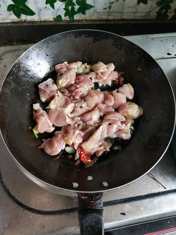 什锦鸡丁炒蘑菇