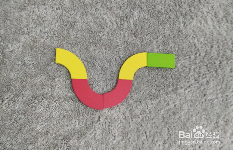 用蒙氏积木怎样拼一条蛇呢？