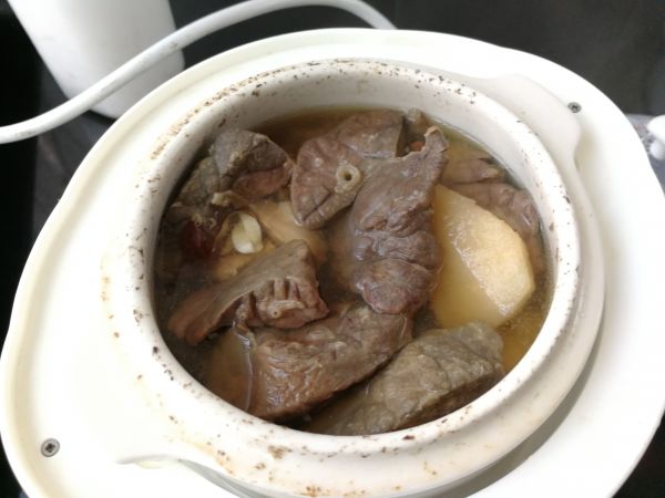 猪肺雪梨海底椰炖汤