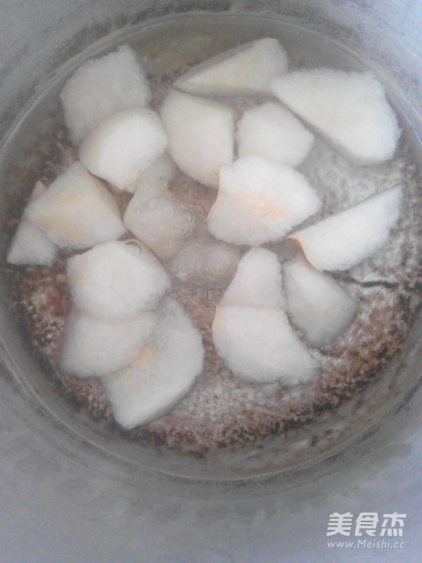 冰糖炖雪梨的做法