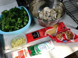 教你制作美味的菠菜蘑菇奶油意面