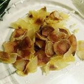 藜蒿炒腊肠的做法