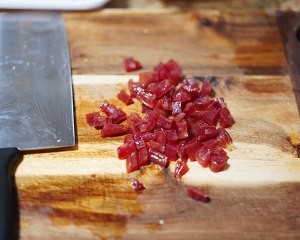 如何做好吃豌豆炒腊肠