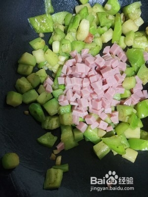 火腿茄子炒饭怎么做?
