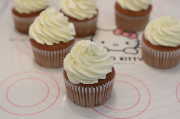 万圣节南瓜杯子蛋糕