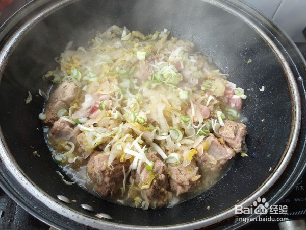 如何制作酸菜烩排骨