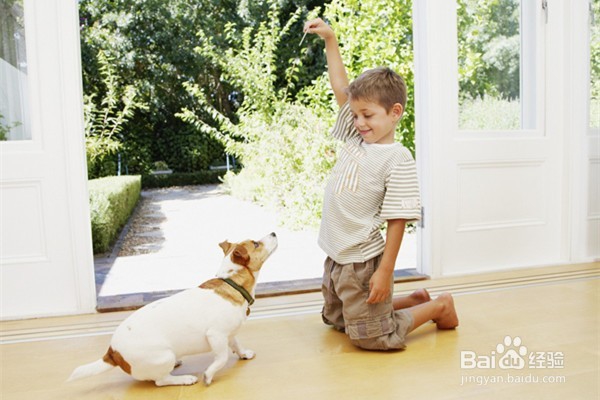 单亲家庭孩子在青春期比较沉默怎么办