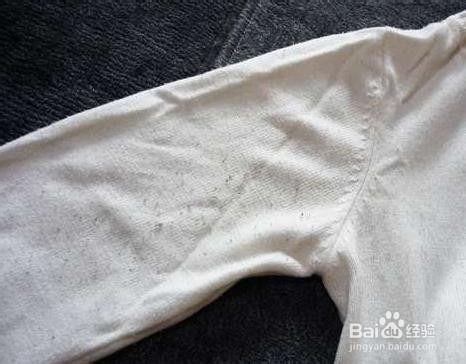 如何轻松地去掉衣服上的毛球？擦去衣服的毛球