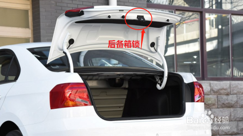 购车养车 > 汽车驾驶 1 打开车门,在车门的右下角可以看到后备箱的