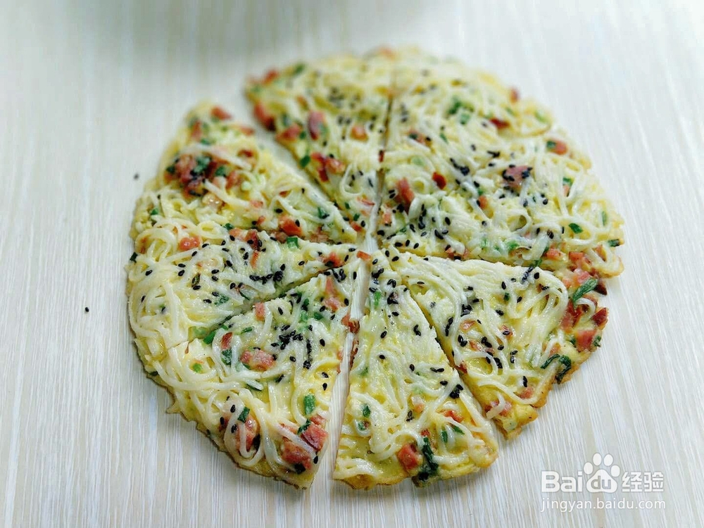 简单快手、脆香可口的面条火腿鸡蛋饼