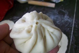 新鲜包菜大肉包