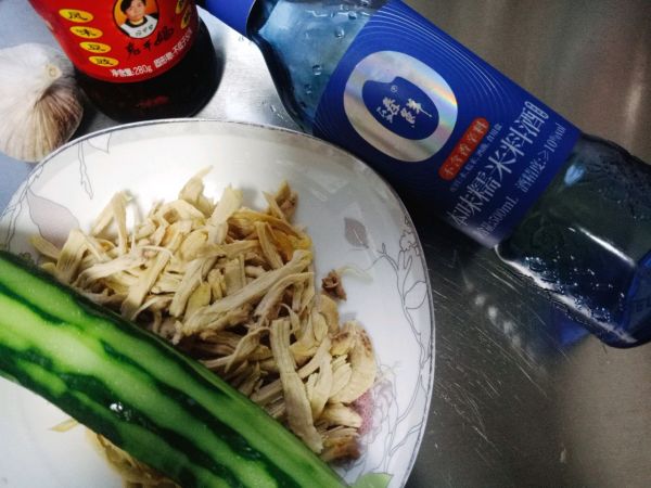 美味鸡胸拌黄瓜