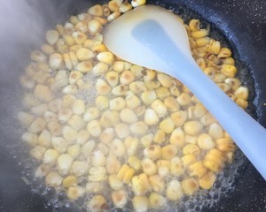 辣白菜玉米炒鸡肉