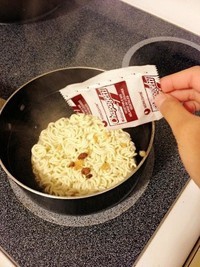 韩国炸酱面的面条怎么做