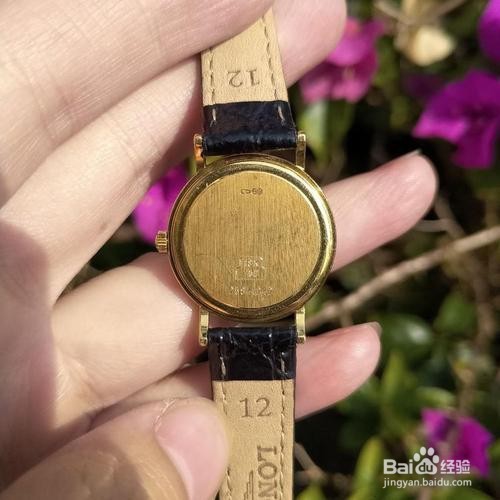 石英手表如何自行更换电池