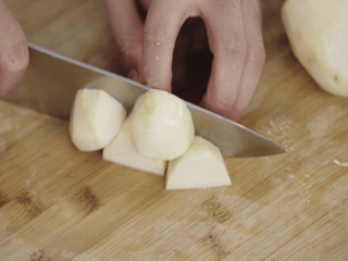 酸菜芋头鸡块煲怎么做?