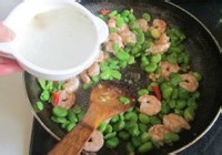 色香味俱全的蚕豆炒虾仁