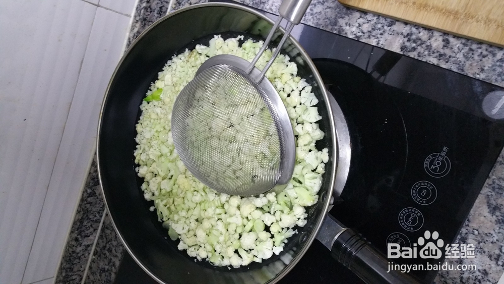 菜花炒饭加鸡蛋