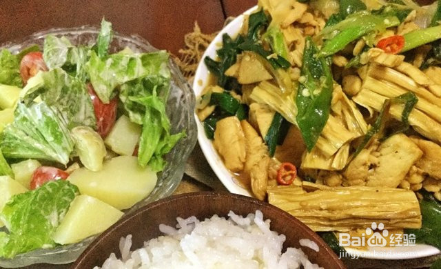 青蒜腐竹烧肉的做法