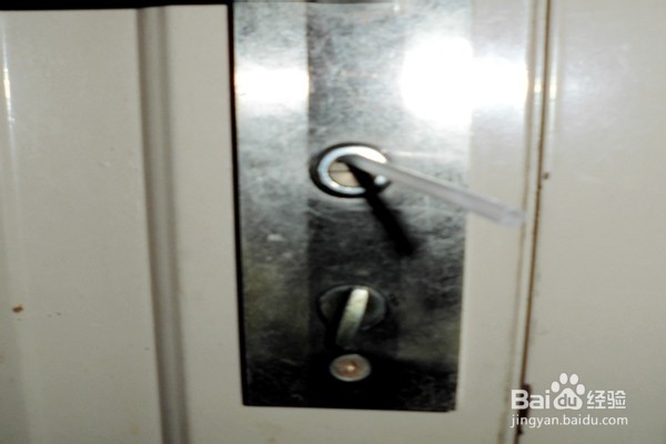 门锁转不动后怎么办？