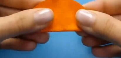 如何用彩纸做出漂亮的纸花