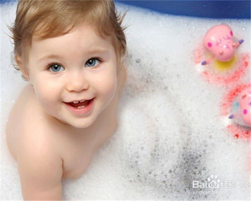 如何让宝宝喜欢洗澡