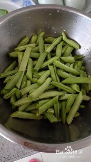食补佳品四季豆炒香肠的做法