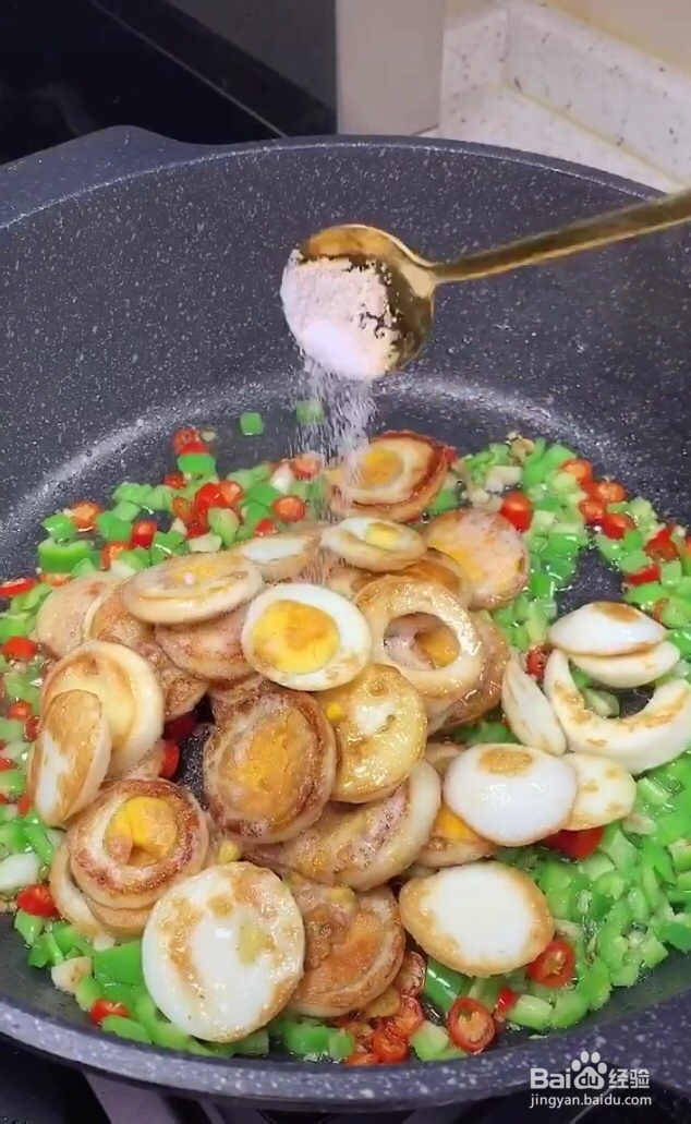 如何煎出圆形的鸡蛋?