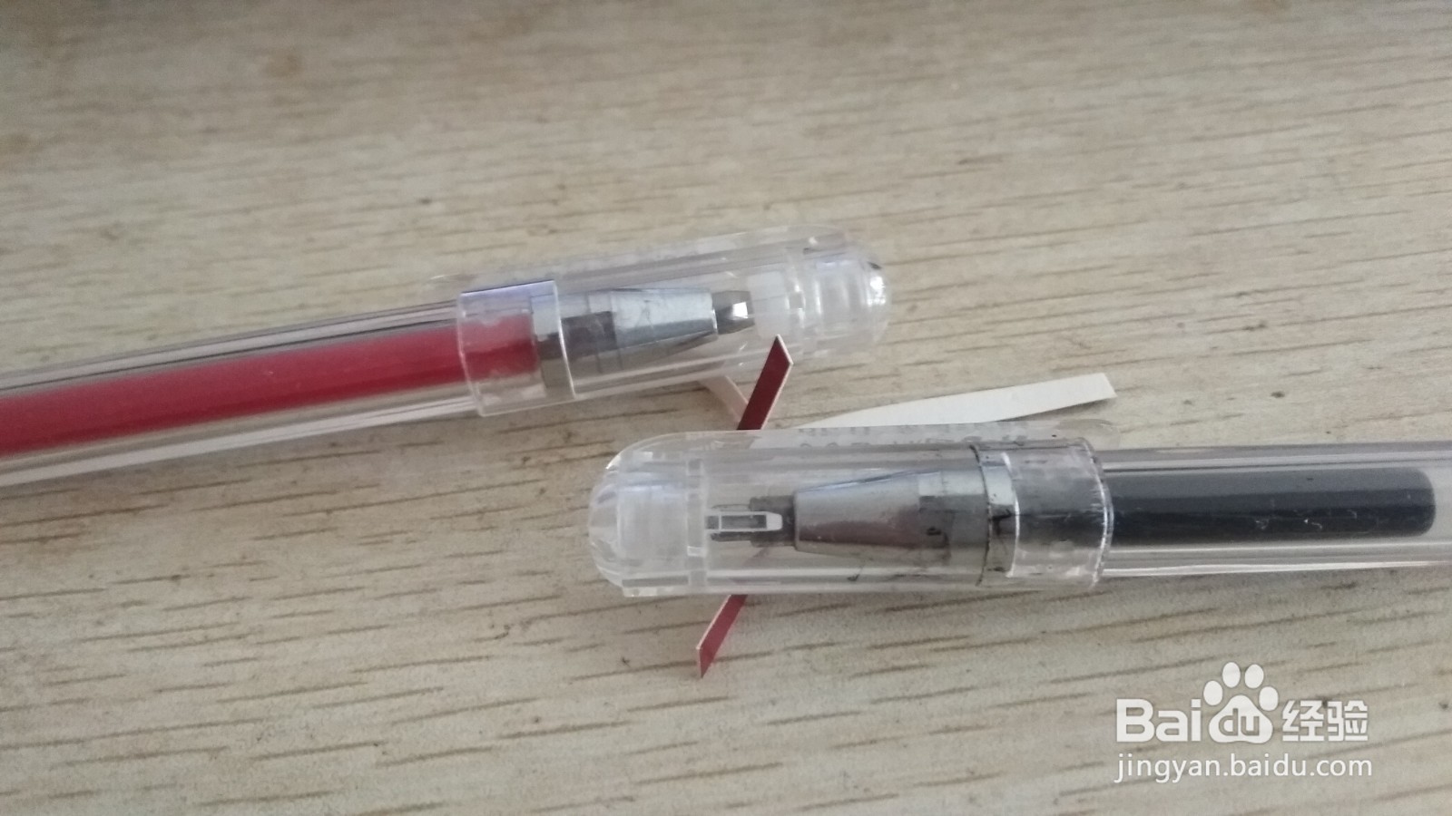 如何用两个长方形硬卡纸做两面放中性笔的支架